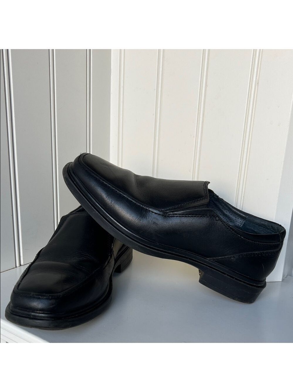 HUSH PUPPIES Black Leather Slip-On Loafers Size 7